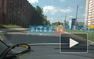На Железнодорожном проспекте Газель провалилась под асфальт