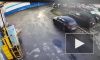 Видео: водитель иномарки переехал девушку на Чугунной улице 