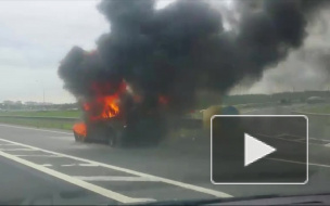 Появилось видео горящего "Фольксвагена" на газу у МЕГА-Парнас