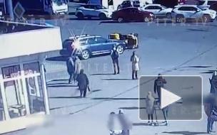 Видео: мужчина упал с квадроцикла на перекрестке Дыбенко и Большевиков