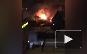 У храма святителя Петра на проспекте Стачек утром загорелась постройка