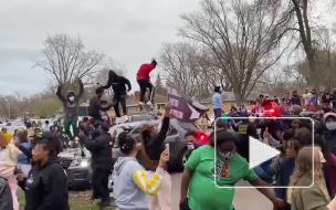 В Миннесоте произошли столкновения жителей с полицией после смерти афроамериканца