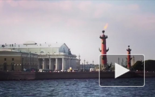 В день флага зажглись Ростральные колонны
