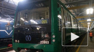 В метро Петербурга появился первый энергосберегающий состав зеленого цвета