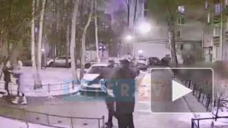 Нападение незнакомцев на семью в Московском районе попало на видео