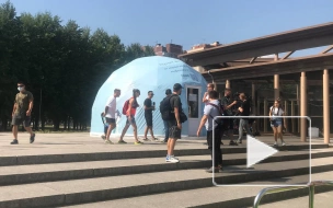 В Петербурге открылся первый уличный шатер для вакцинации от коронавируса
