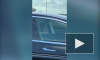 Видео: водитель спит за рулем Теслы на оживленной трассе