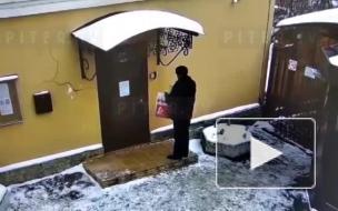 Нападение с ножом на охранника консульства Украины в Петербурге попало на видео