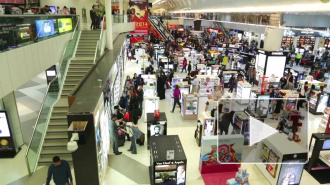 Брошенных отцом в аэропорту "Шереметьево" детей передадут их бабушке