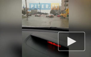 Видео:  Гражданский проспект затопило из-за коммунальной аварии