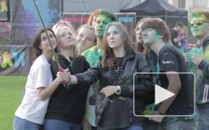 В Петербурге прошел фестиваль красок на бис