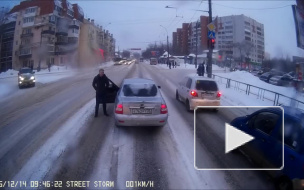 В Вологде водитель получил удар сзади, после попыток проучить автобус