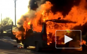 Видео: под Новороссийском полностью сгорел микроавтобус