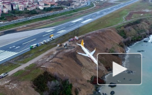 В сети появилось видео из салона самолета зависшего над морем в Турции