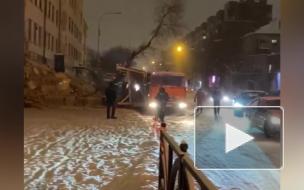 В Екатеринбурге во время сноса здания стена обрушилась на переход