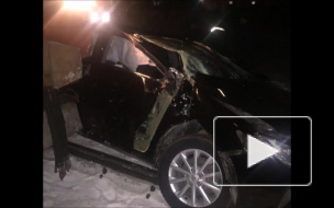 На видео попал момент, как автомобиль угодил под поезд в Смоленской области