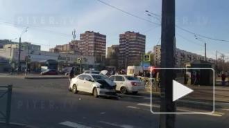 На перекрестке Светлановского и Учительской произошло жесткое ДТП: видео