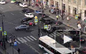 В пятницу вечером на перекрестке Лиговского и Кузнечного столкнулись две иномарки 