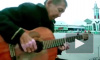 Видео с гениальным бездомным гитаристом из Новосибирска растрогало мир