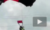 Жуткое видео из Азии: парашютистка приземлилась на линии электропередач