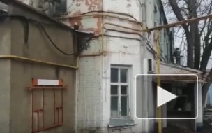 В Краснодаре произошел пожар на крыше двухэтажного здания
