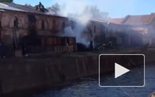 Видео: пожар на складе в Кронштадте