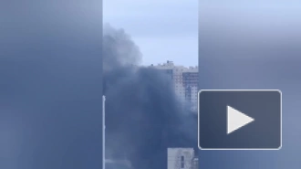 На севере Петербурга горят складские помещения с баллонами