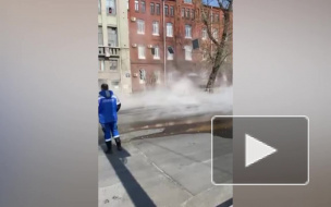 Угол Лермонтовского и набережной Обводного канала погрузился в туман из-за прорыва трубы