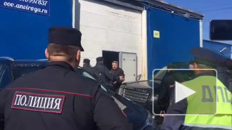 На улице Салова снесли три незаконных ангара: видео разборок