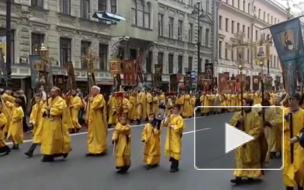 На Невском проспекте начался крестный ход: фото и видео