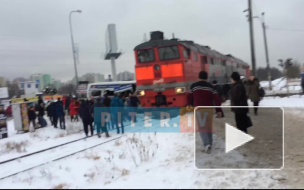 Поезда на переезде в Кудрово снизили скорость после ДТП с маршруткой