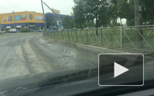 Разлив на проспекте Обуховской обороны устранили за 1,5 часа 