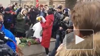 На набережной реки Карповки прошло открытие памятника погибшим медикам