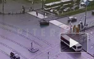 На перекрестке Индустриального и Косыгина столкнулись автобус и легковушка