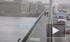 На видео попал момент падения мужчины с моста Александра Невского