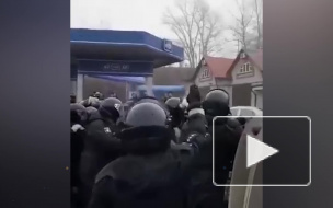 На Украине протестующие против приезда эвакуированных из Китая столкнулись с полицией