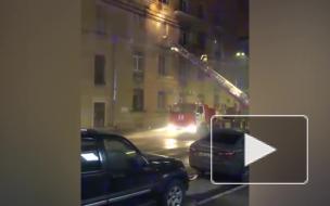 Огонь в захламленной квартире в Центральном районе города потушили