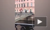 Петербуржец в трусах прыгнул в канал Грибоедова с Банковского моста