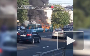 Видео: на Обуховской обороны дотла сгорел автобус