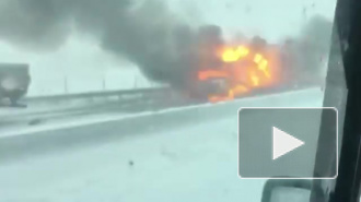 Взрыв грузовика на заснеженной трассе "Дон" попал на видео