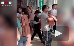 В Китае мужчина с ножом напал на школьников