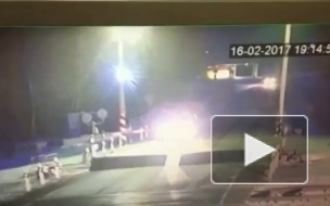 Видео: за секунду до столкновения с поездом в Иркутской области