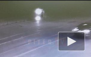 Легковой автомобиль перевернулся набок на проспекте Обуховской Обороны