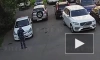 Пьяный таксист прокатил охранника на капоте и сшиб столб на Пулковской улице