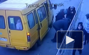 На Кубани водитель маршрутки вытащил пассажирку с инсультом на улицу и оставил на дороге