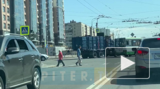 Мусоровоз въехал в рейсовый автобус с пассажирами на пересечении Будапештской и Ярослава Гашека