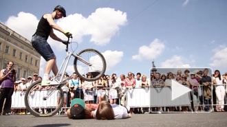 На Дворцовой площади показали мастерство паркура