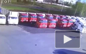 В Набережных Челнах два «КАМАЗа» провалились под землю‍