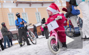 Петербургских Дедов Морозов и Снегурочек "велосипедизировали"