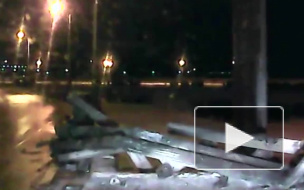 Полет автомобиля за отбойник на Шафировском попал на видео